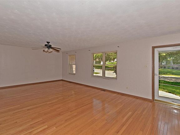 2nd image of 6425 Farmcrest Ct