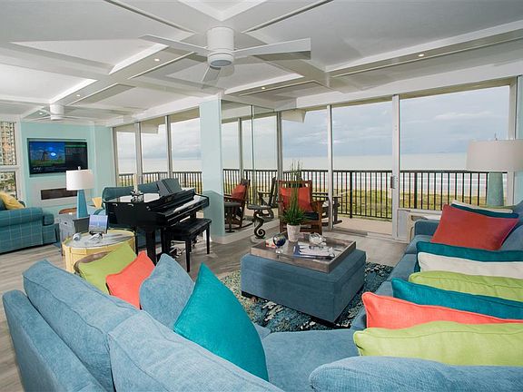 LIVING RM AREA SHOWING VIEWS