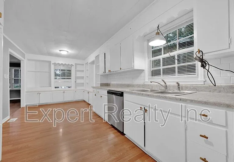 900 75th St S — Photo 4