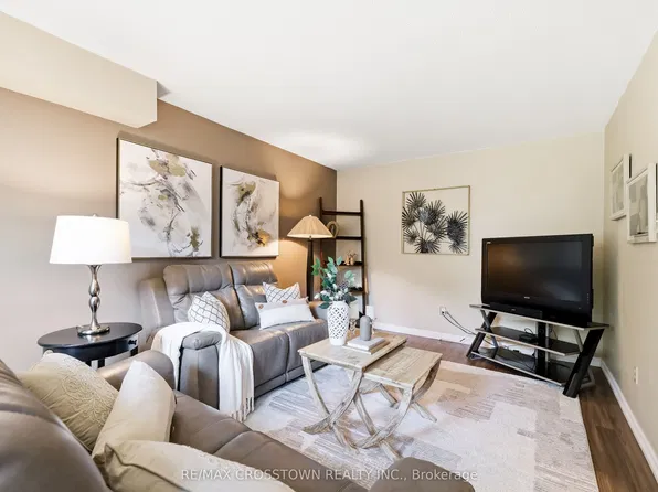 4 Martinet St, Whitby, ON L1N 8K8