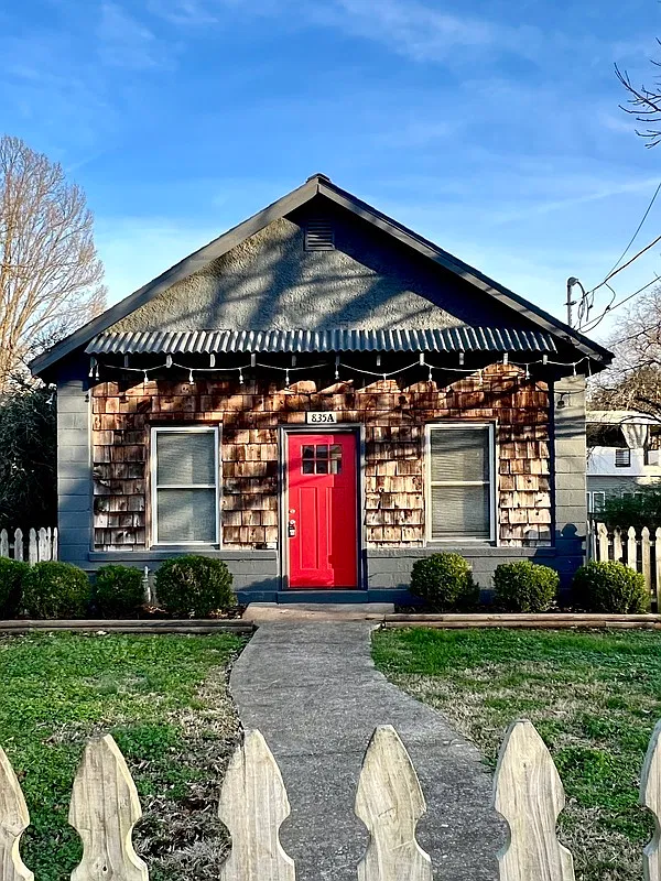 3 bed, 1.0 bath, 960 sqft, $1,995 — Photo 1