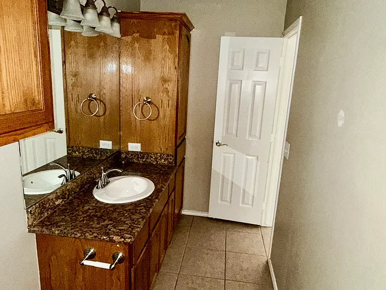 609 S Logan Dr #1 — Photo 8