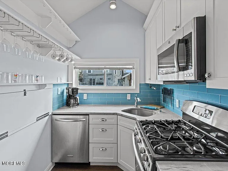 106 Makin Ave — Photo 11