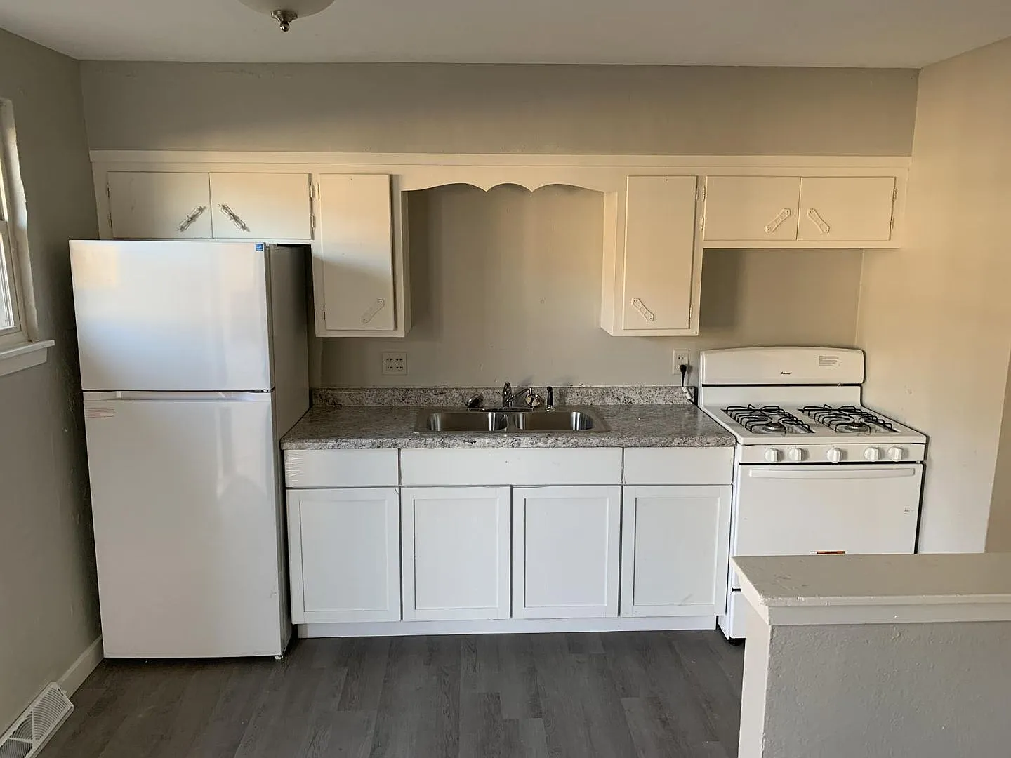 Davis St Apartments — Photo 4