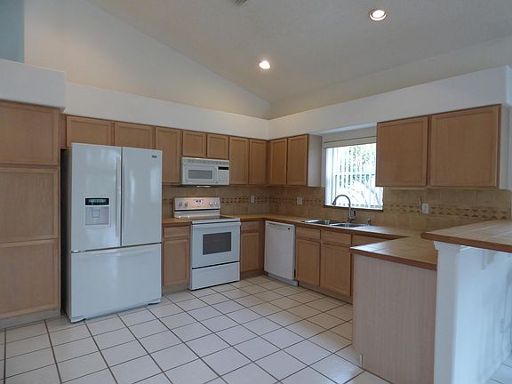 2nd image of 115 Meadowlands Dr