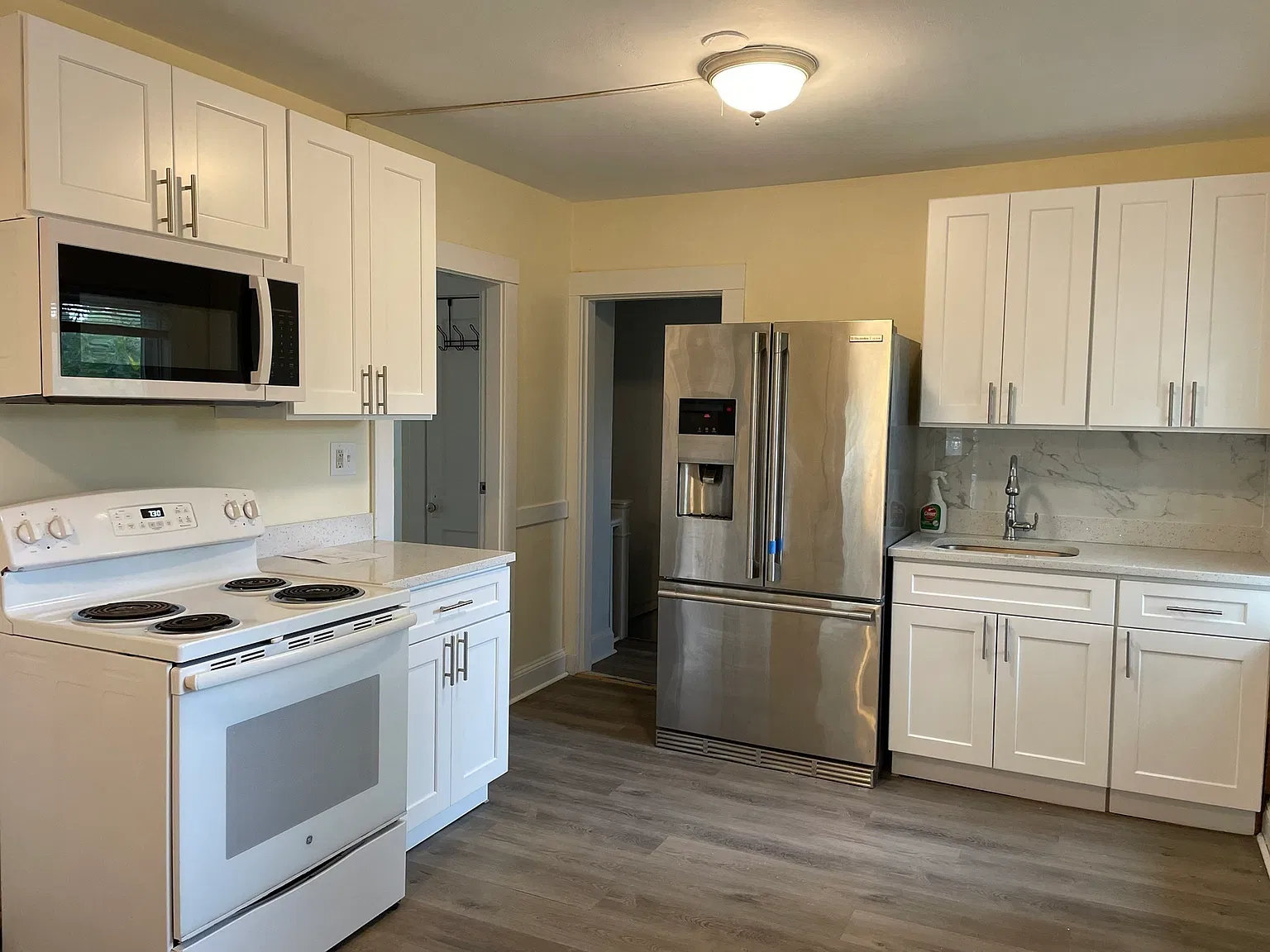 4 bed, 1.0 bath, 1200 sqft, $3,250 — Photo 3