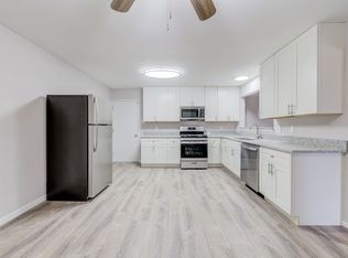 1435 Willowbrook Dr, Florissant, MO 63033