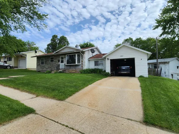 1251 W Staver St, Freeport, IL 61032