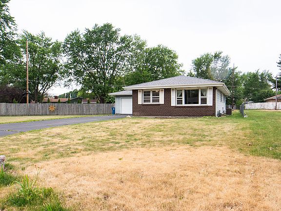 3rd image of 649 Evergreen Ln