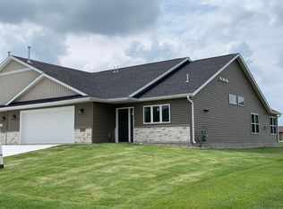 2834 Meadowview Ln NE, Owatonna, MN 55060