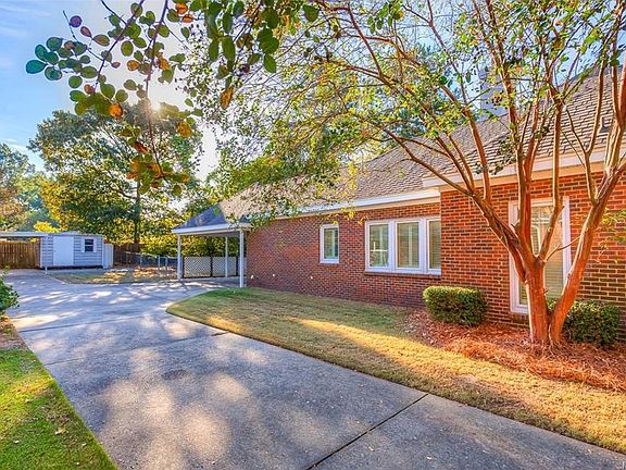 3rd image of 624 Mary Ann Dr