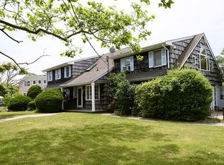 1 Farragut Pl, Amityville, NY 11701