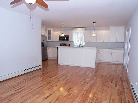 4th image of 28 Rosemary Ln