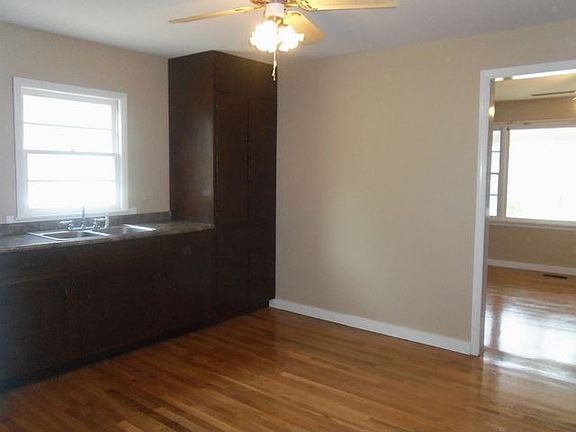 3rd image of 342 E Willis Ave