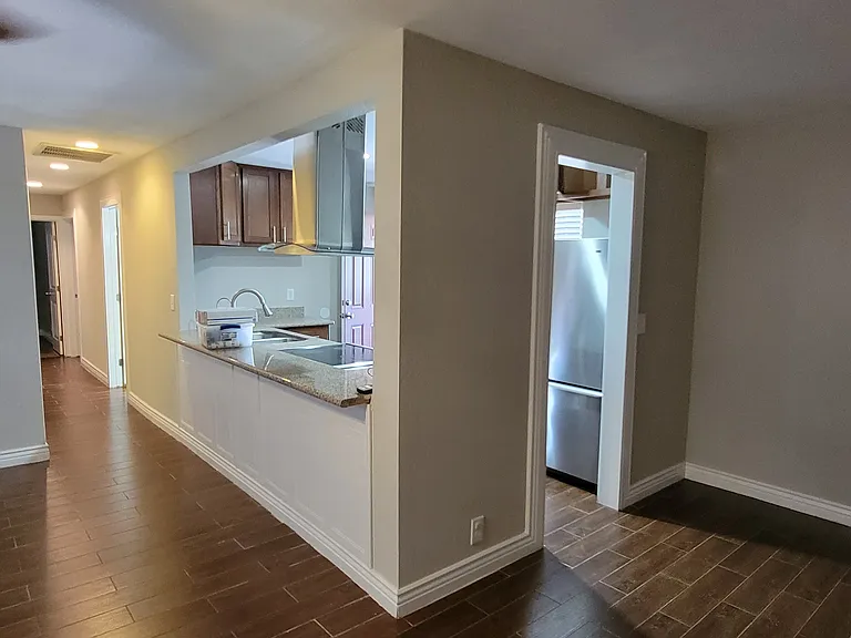 1421 S 108th Ave — Photo 4