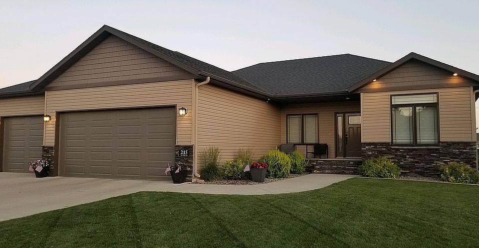 1st image of 215 39th Ave E