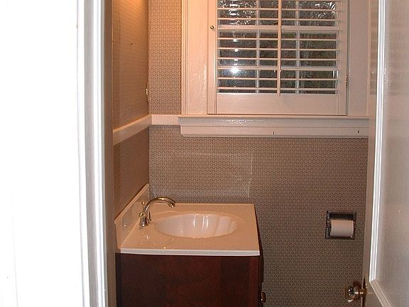 Original tile baths w/new fixtures