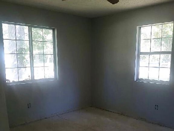 5th image of 194 Travis Ave