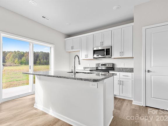 4th image of 136 Red Cedar Ln