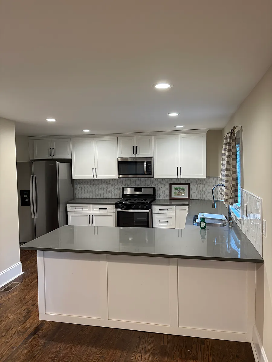Spacious kitchen with walk in pantry. - 1357 Lochland Rd SE