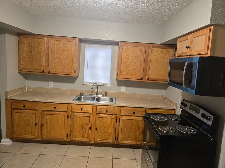 7062 Boston Dr — Photo 2