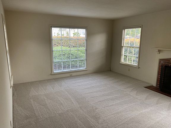 4th image of 443 Clay St House 443