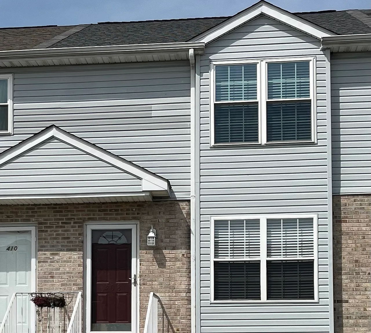 3 bed, 1.5 bath, 1400 sqft, $2,000 — Photo 1