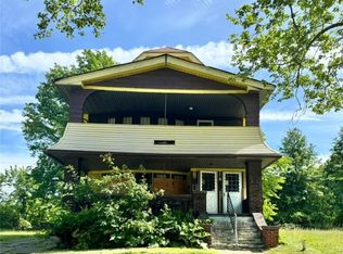 877 Thornhill Dr, Cleveland, OH 44108