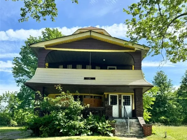 877 Thornhill Dr, Cleveland, OH 44108