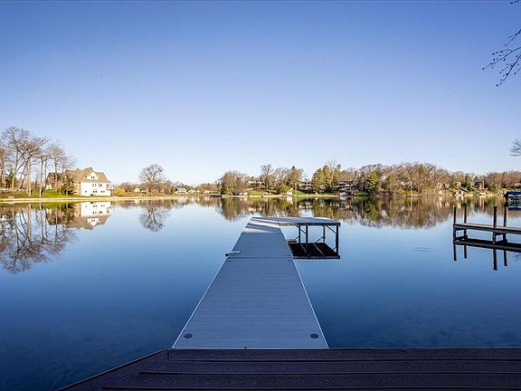 3rd image of 2645 Lake Edge Ln NE