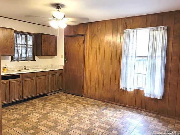 5th image of 209 DACUS ST