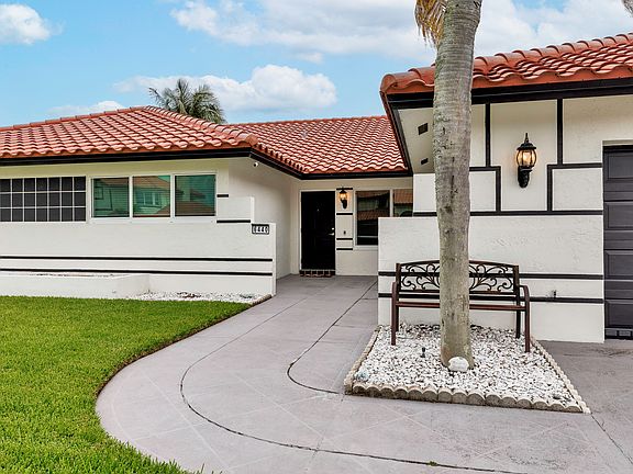 4th image of 6440 Olde Moat Way