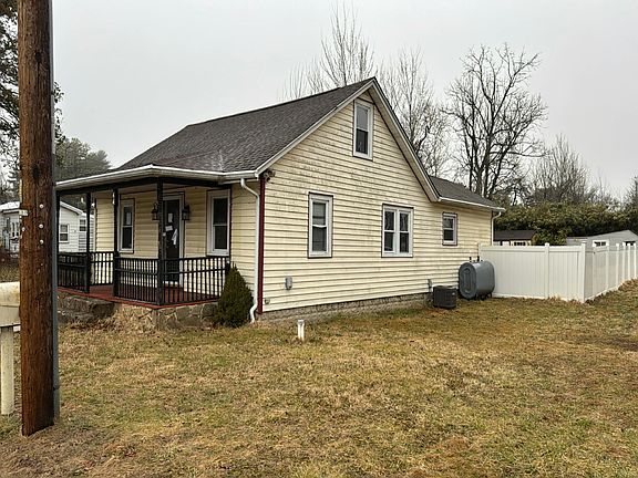 2nd image of 44 Tilbury Rd