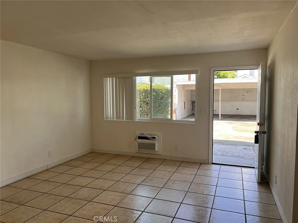 2 bed, 858 sqft, $2,400 — Photo 3