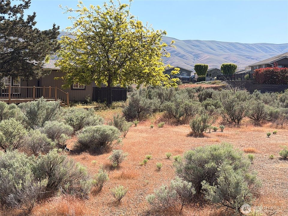 2nd image of 610 Orchard Drive SW