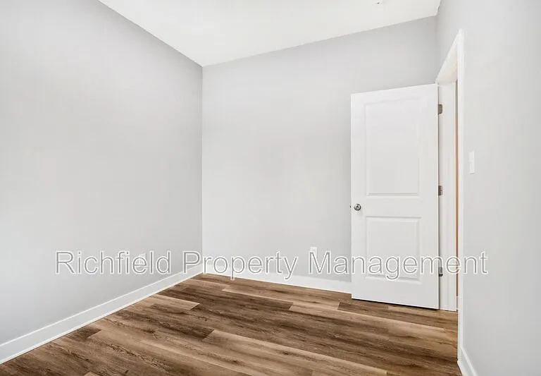 2034A E Maryland St — Photo 29