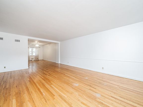 3rd image of 554 Bergen Ave