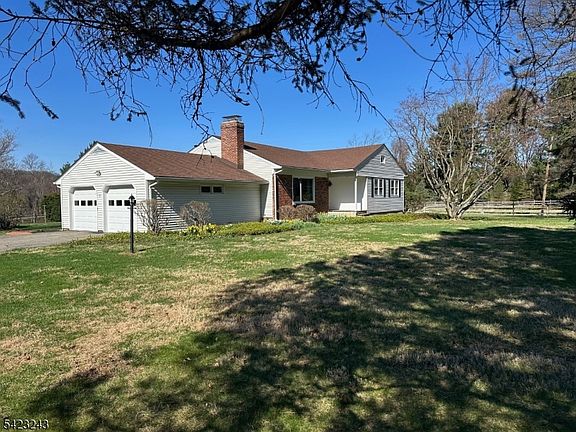 2nd image of 1 Scarlet Oak Rd