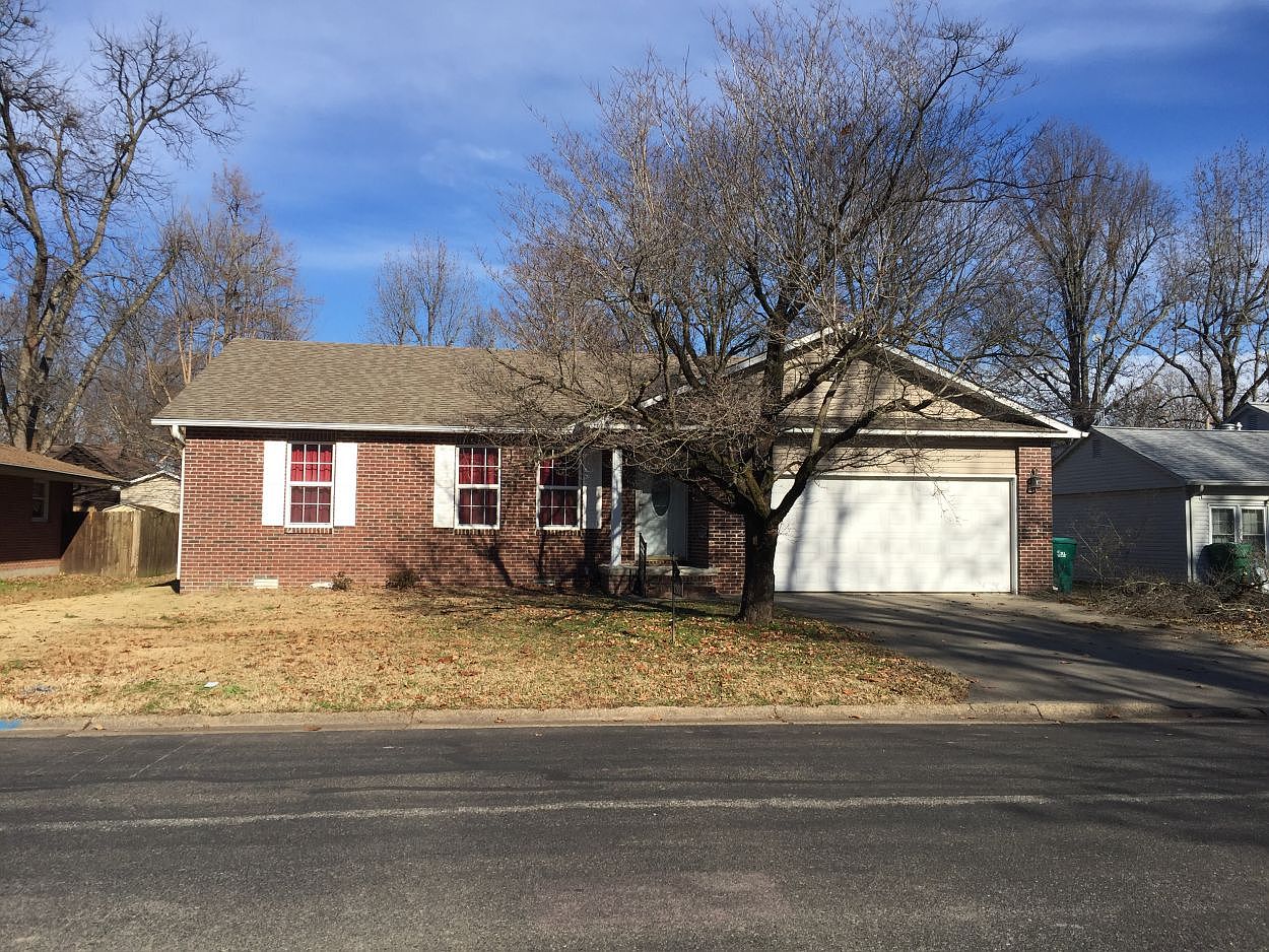 1306 E Commercial St, Charleston, MO 63834 Zillow