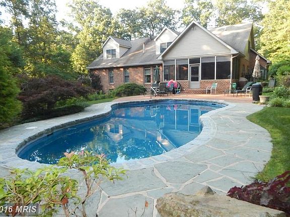 4th image of 11935 Crestwood Cir