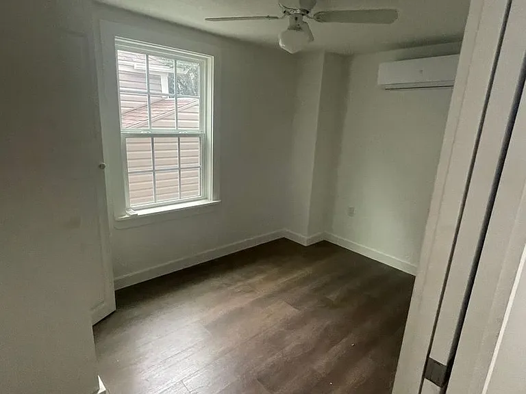 411 Smith St — Photo 12