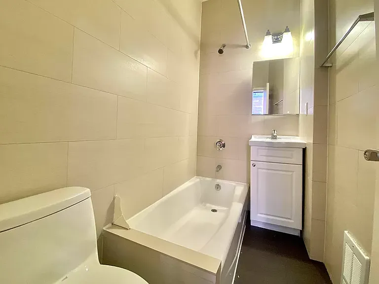 139 W 80th St #R4 — Photo 4