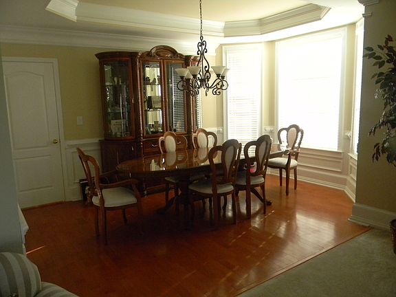 4th image of 255 Grandiflora Dr