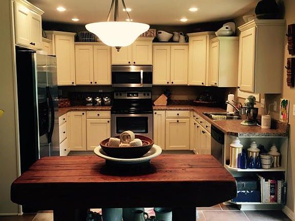 3rd image of 19 Red Oak Ln