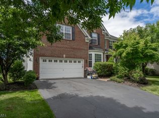 12 Crestview Dr, Clinton, NJ 08809