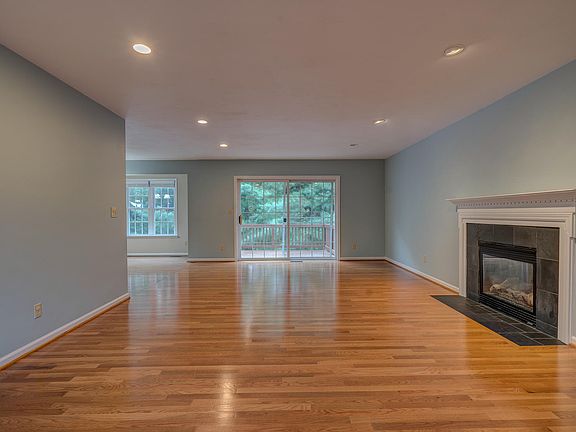 4th image of 6126 Sandhurst Dr