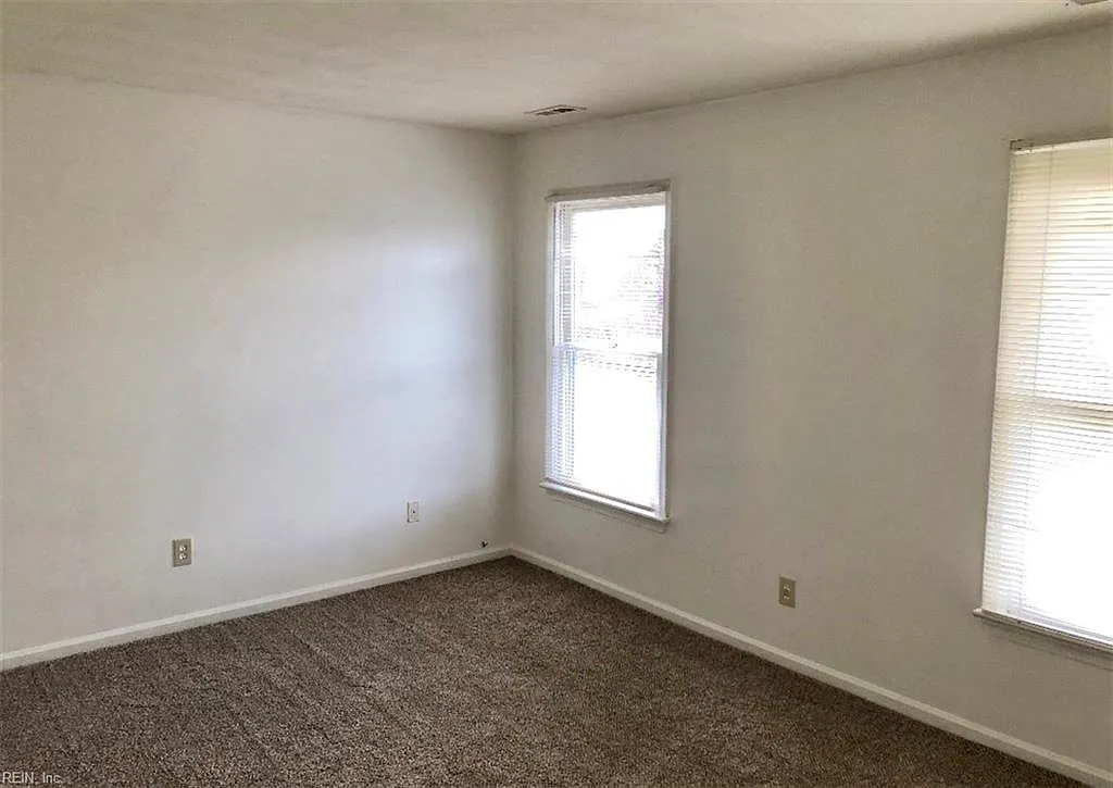 4 bed, 2.5 bath, 2556 sqft, $2,800 — Photo 3