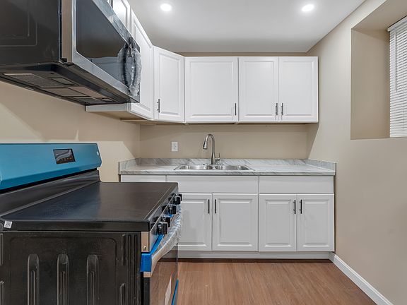 2nd image of 56 Greenwich St #0