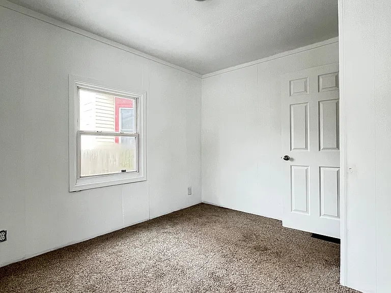 156 W Washington St #1 — Photo 3