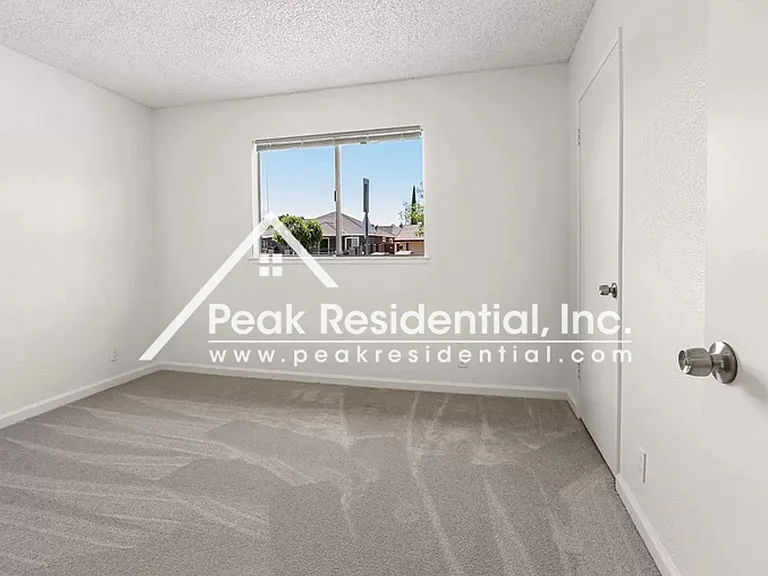 4154 Englewood St — Photo 11